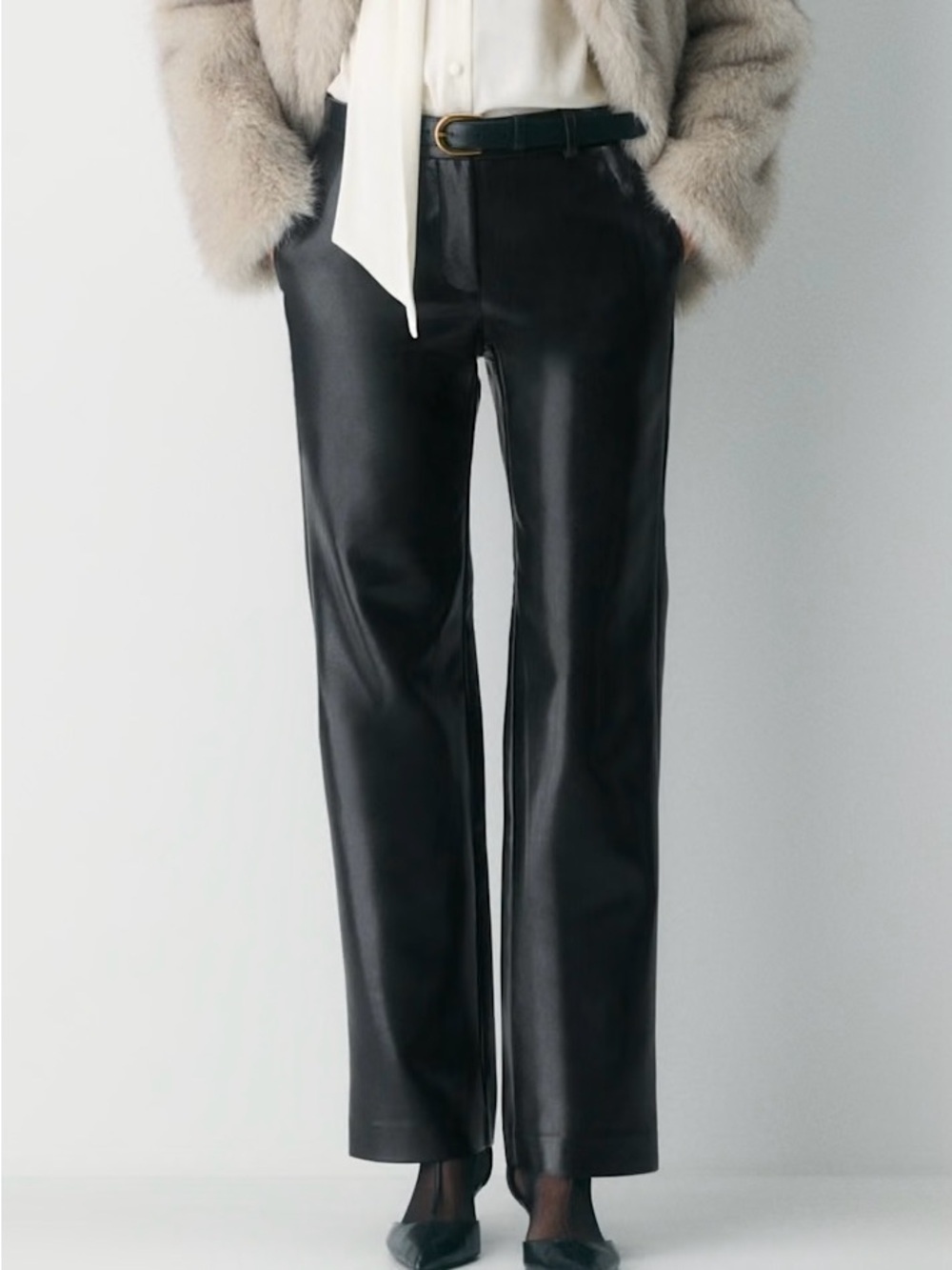 Aritzia Wilfred Dare UnReal Leather Pants Black Size 6 NWT